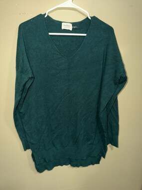 Ivy & Leo Green V-Neck Long Sleeve Oversized Sweater